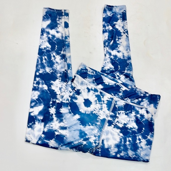Trendy Tie Dye Leggings - Picture 4 of 5